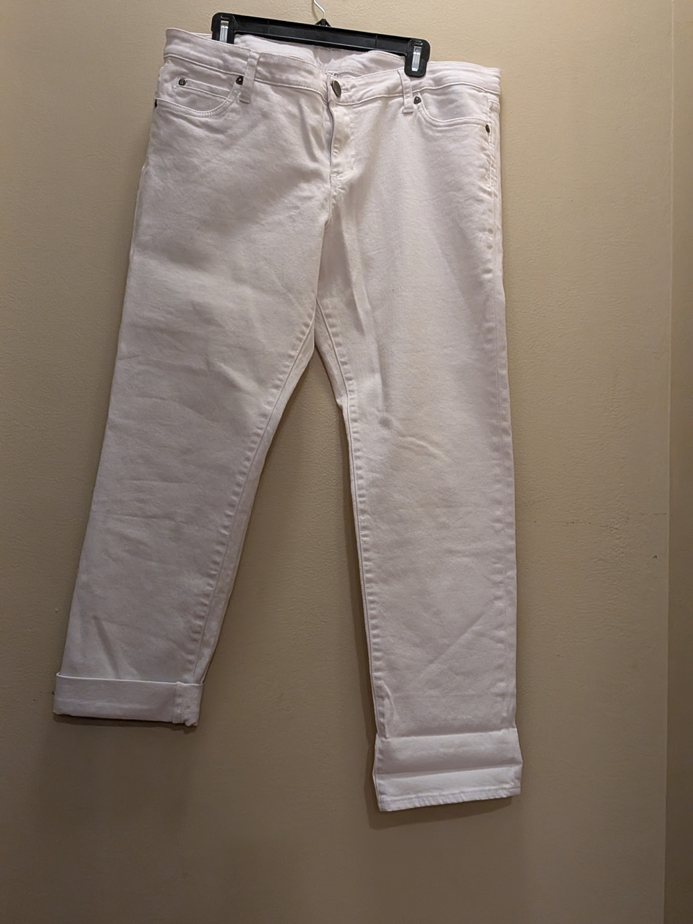 KUT from the Kloth white denim jeans/Capris, with wide folded cuffs. Size 16